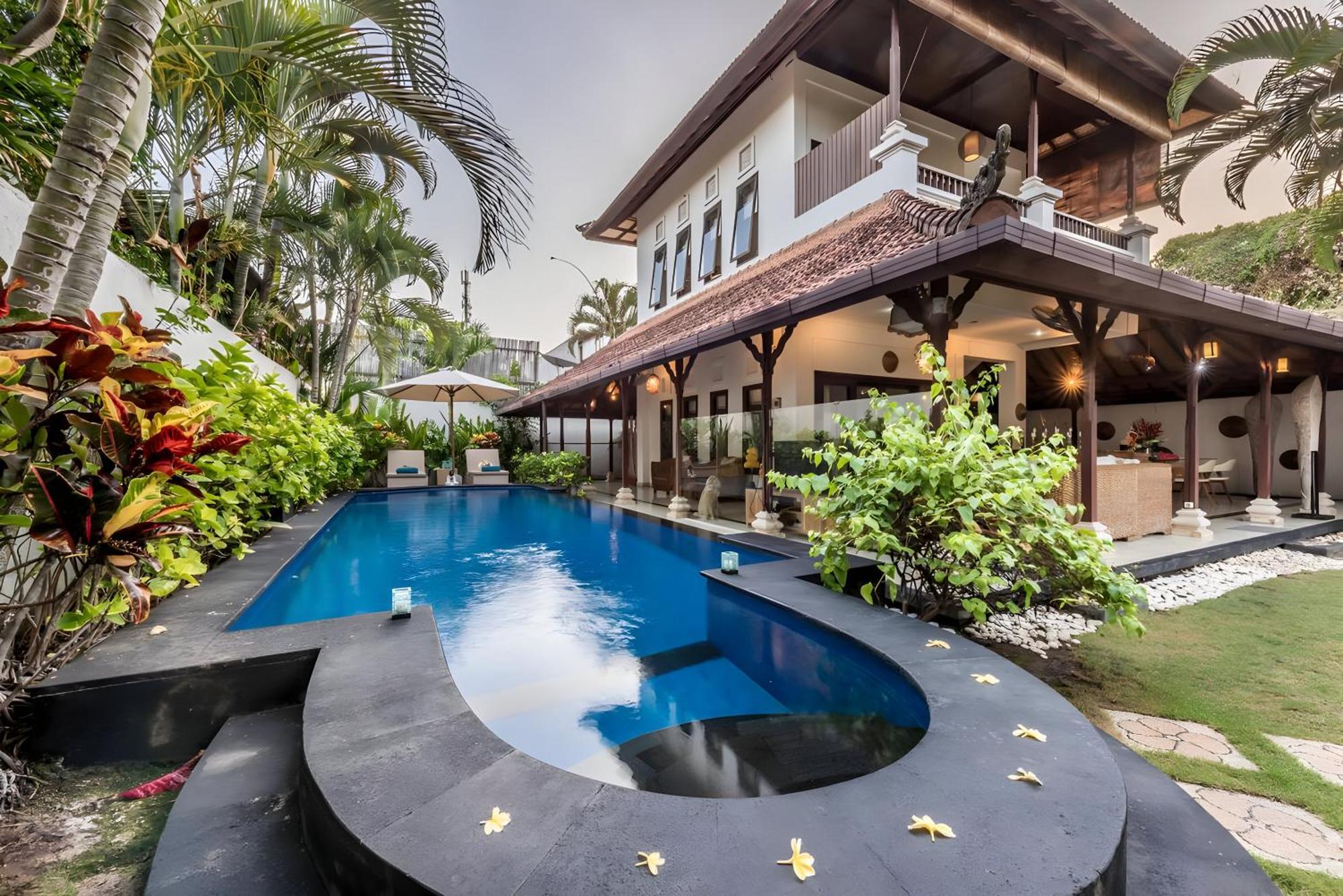 Villa Panda Seminyak Next To Ku De Ta Beach Club Exterior photo